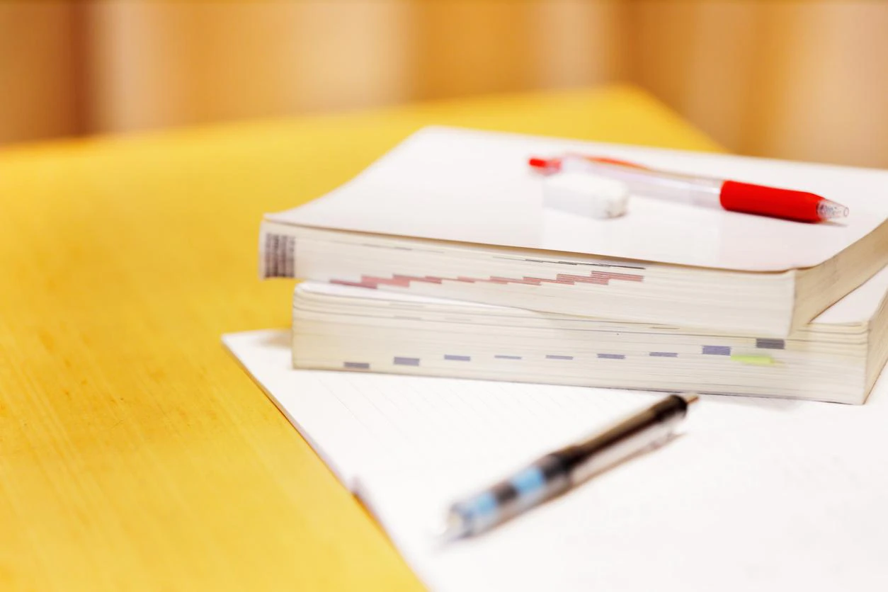 ノートとペンと参考書