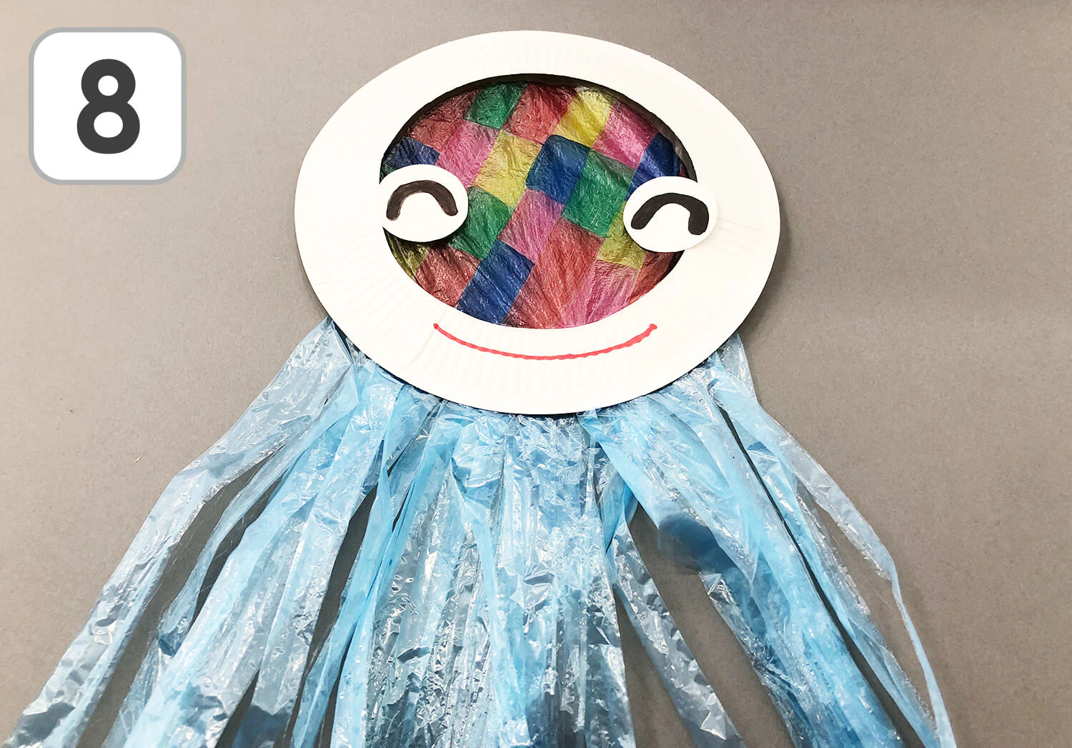 紙皿を使ったクラゲの製作手順8