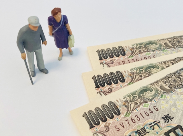 ミニチュアの老夫婦と３万円