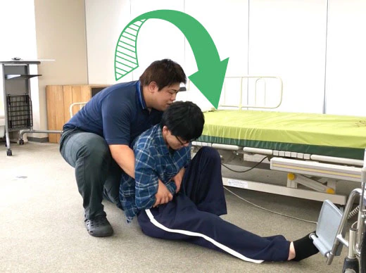 振り子の動きで反動をつける