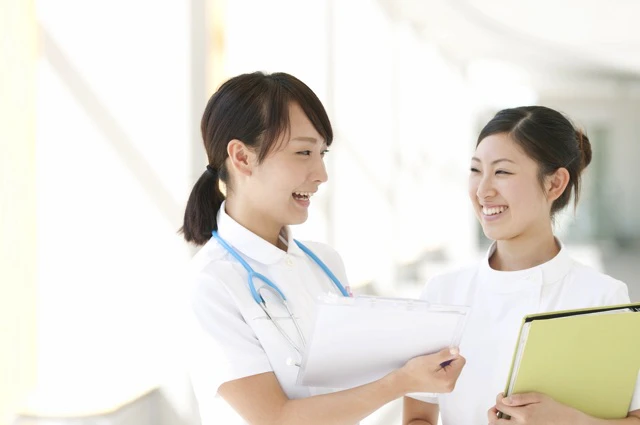 先輩看護師と新人看護師