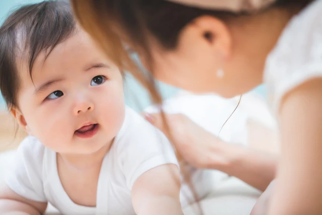みつめる赤ちゃん