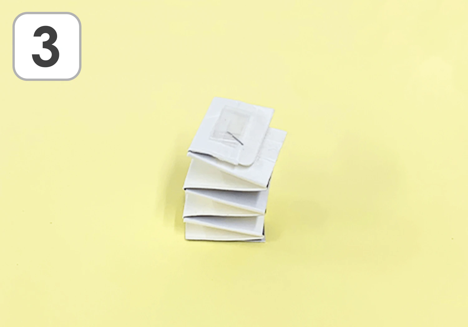 紙コップのぴょんぴょんうさぎの製作手順３