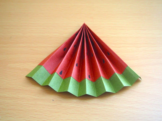 折り紙で出来たスイカ