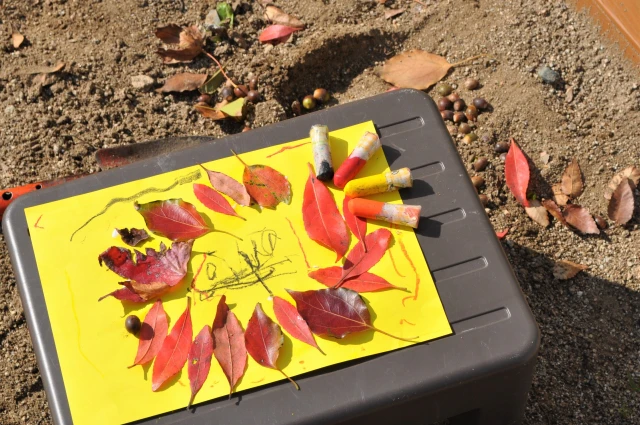 落ち葉とクレヨン