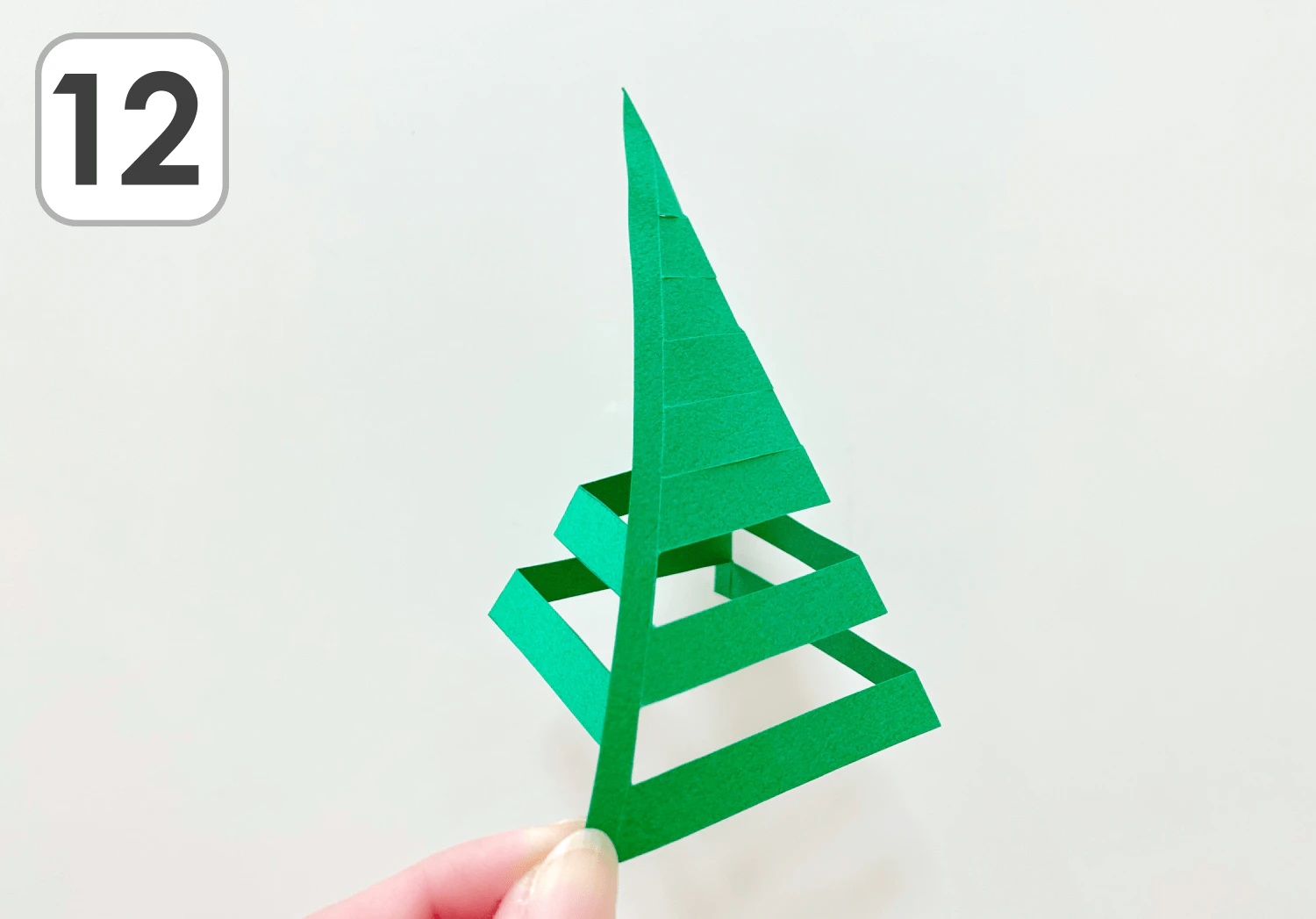 切り紙ツリーと雪の結晶の製作手順12