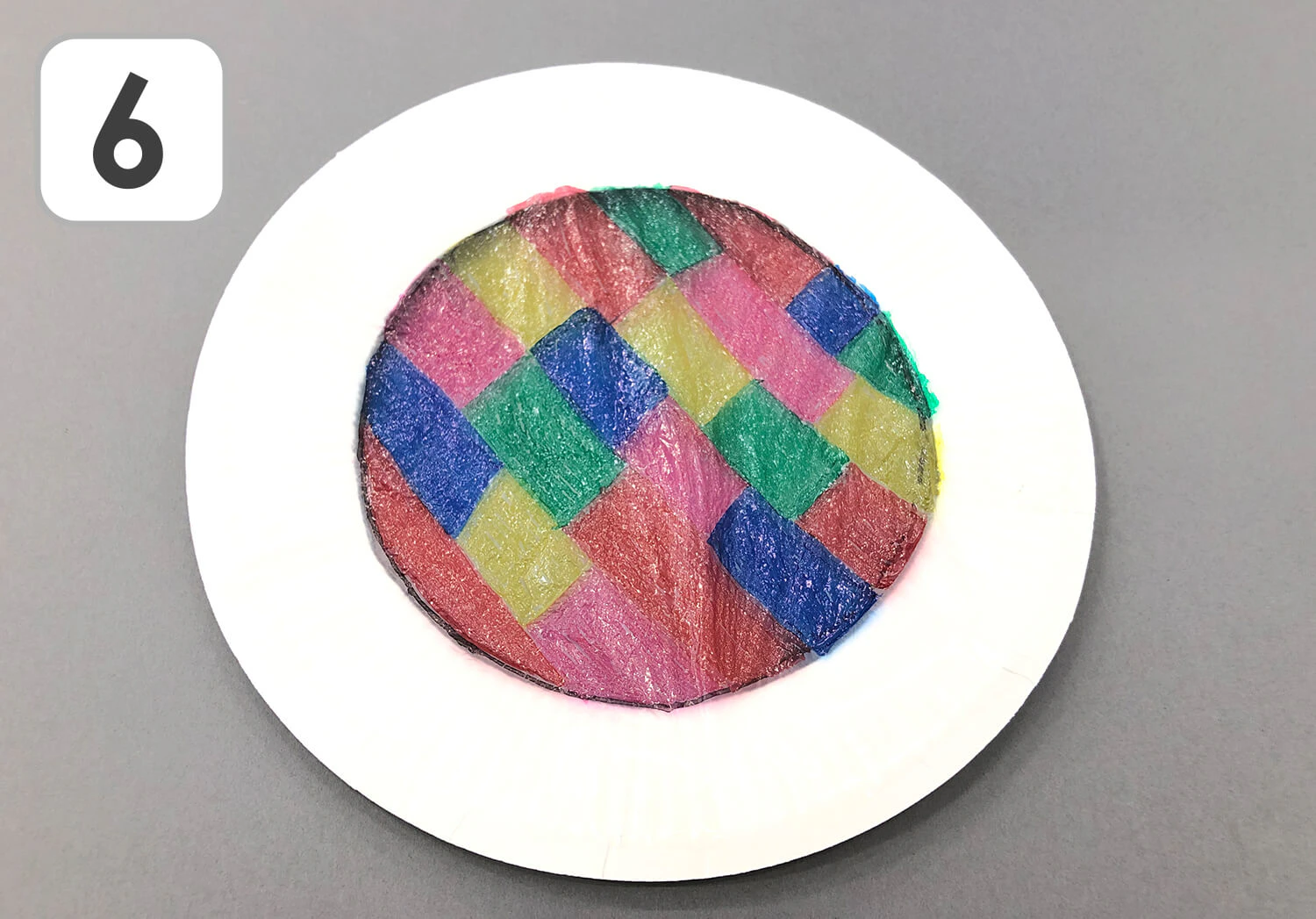 紙皿を使ったクラゲの製作手順6