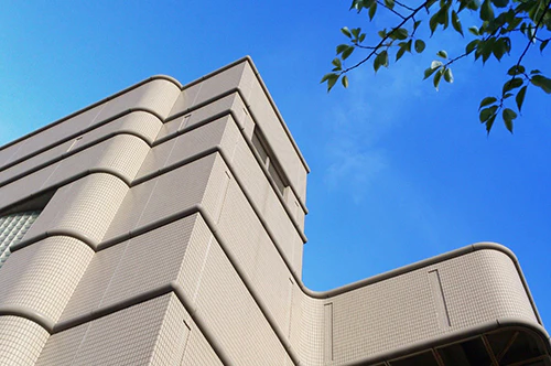 ビル下からのアングル