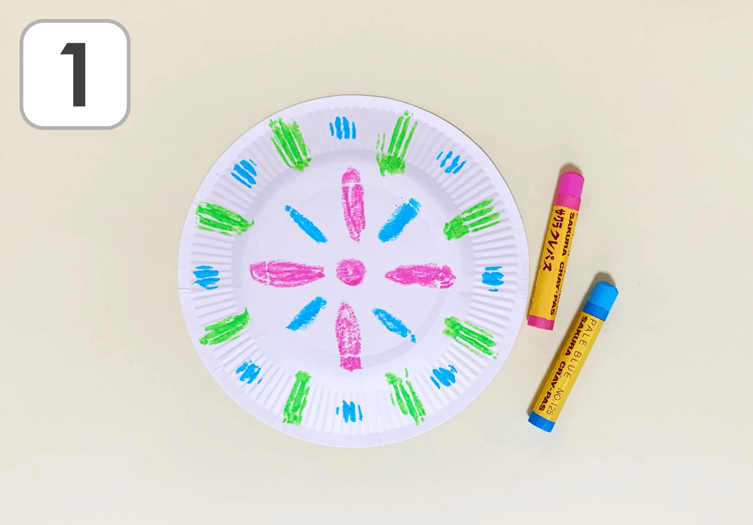 花火の紙皿うちわの製作手順1