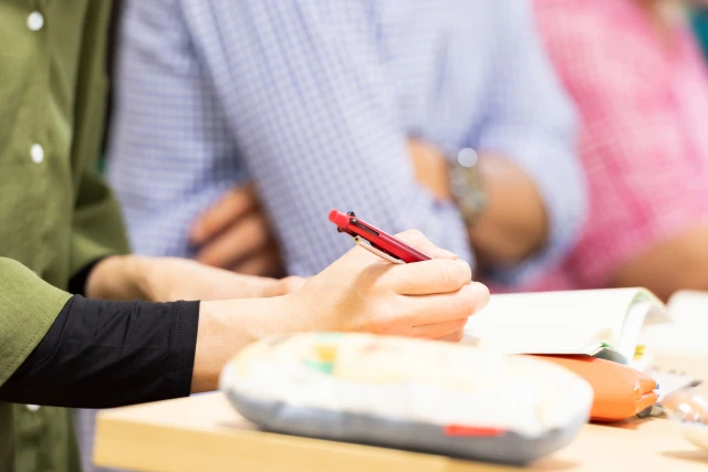 勉強する保育士さん