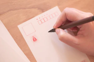 年賀状を書く手元