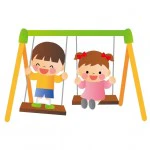 ブランコで遊ぶ子ども
