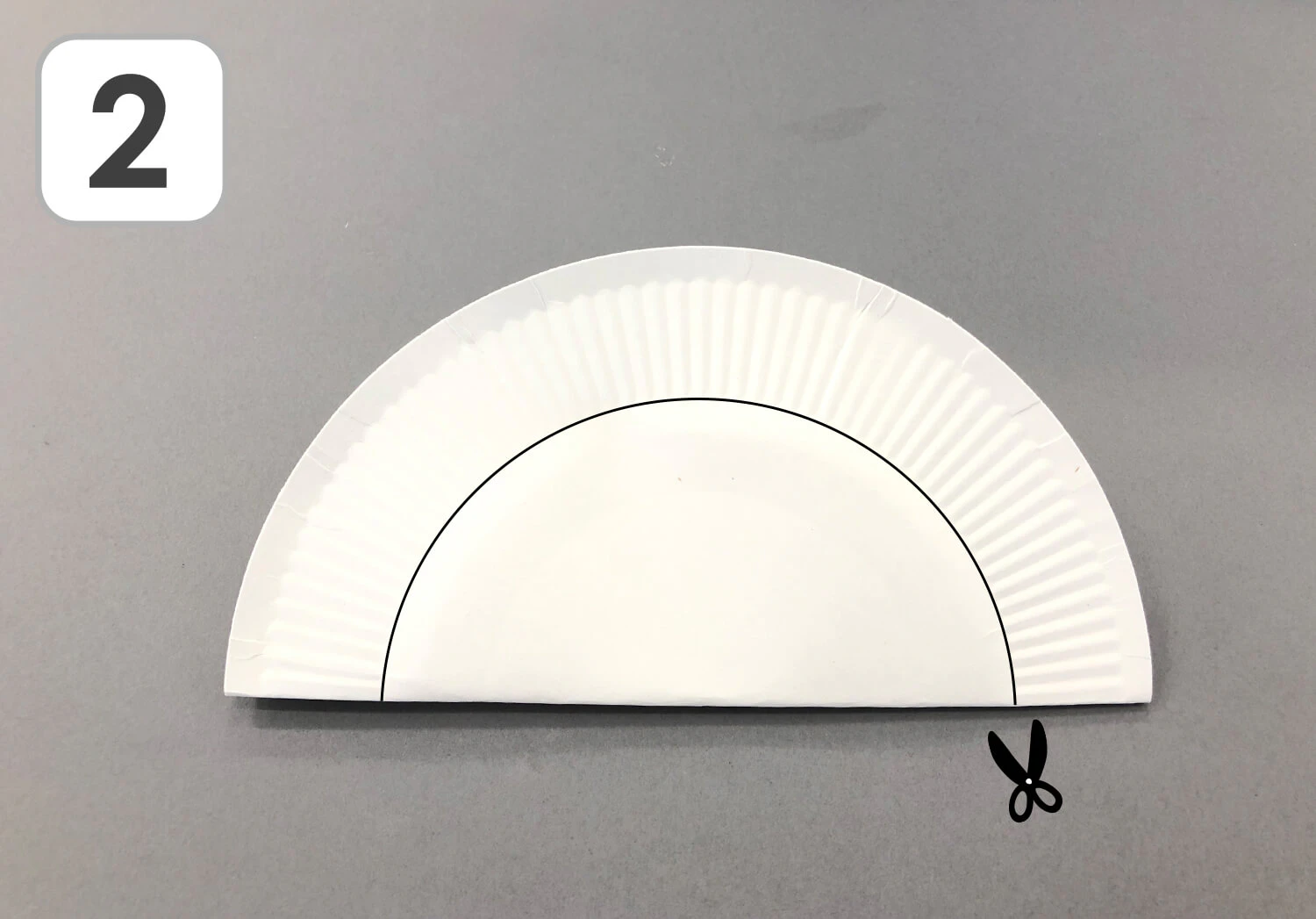 紙皿を使ったクラゲの製作手順2