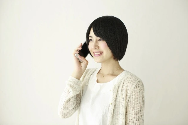 電話している女性