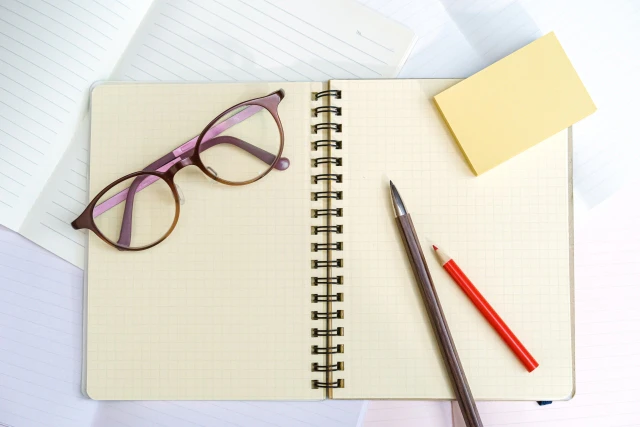 眼鏡や筆記具