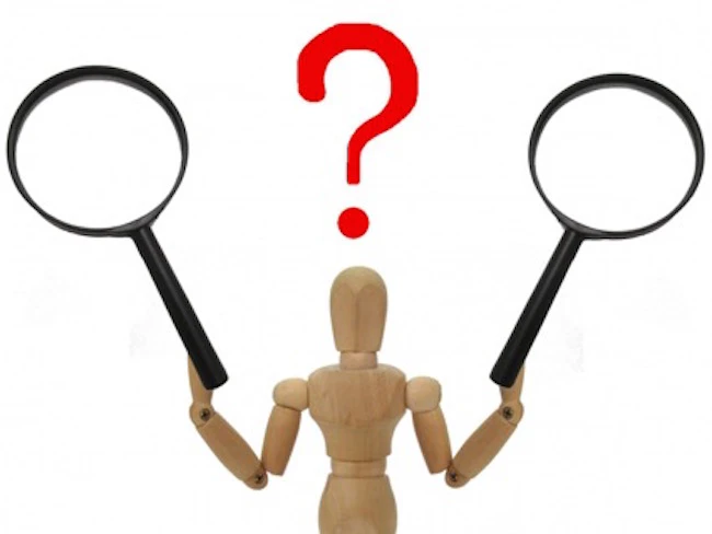 木の人形　？　迷っている