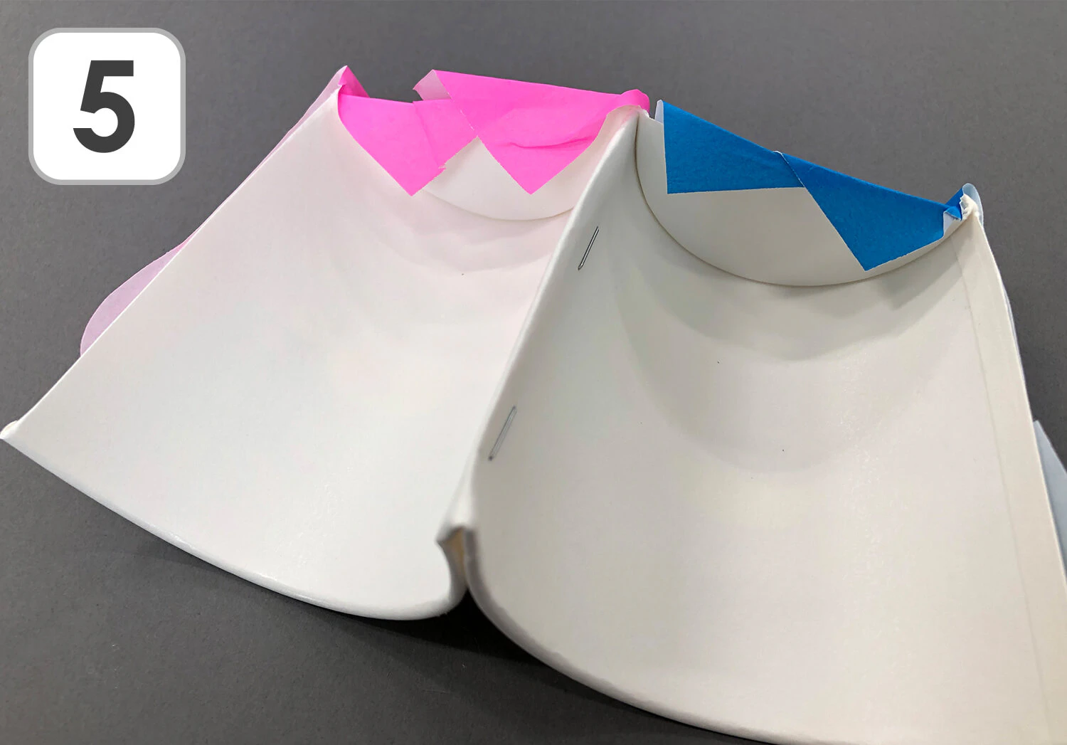 紙コップペンギン製作の手順5