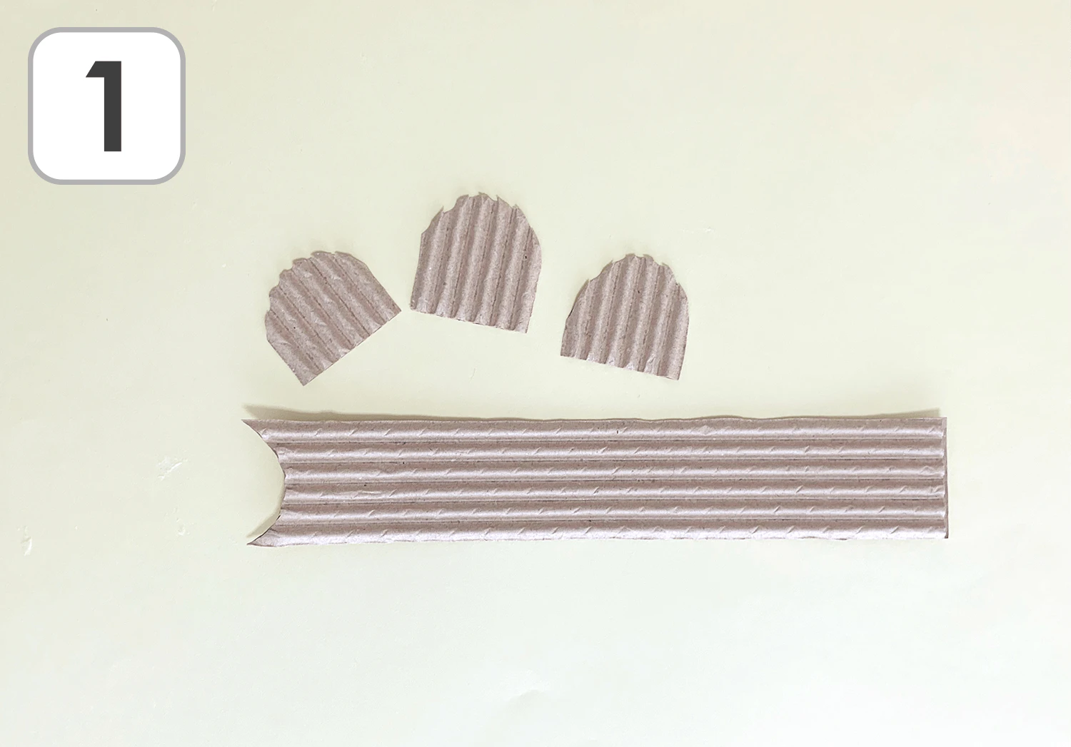 カラフルダンボールのこいのぼりの製作手順１