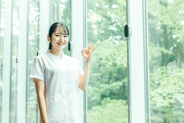 笑顔のスタッフ3