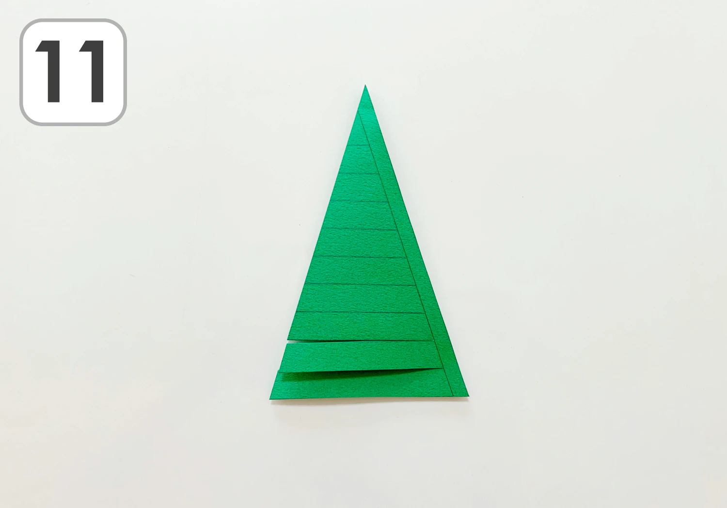 切り紙ツリーと雪の結晶の製作手順11