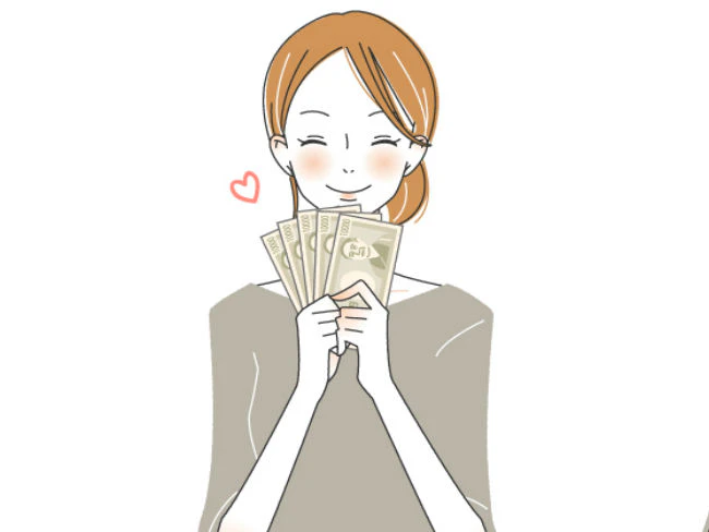 お札を持って笑顔の女性