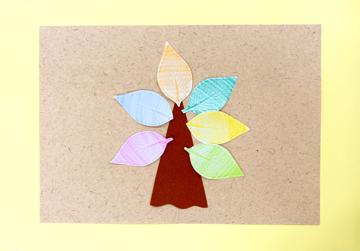 製作 落ち葉のフロッタージュ