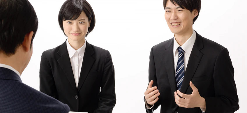 面接で話している様子