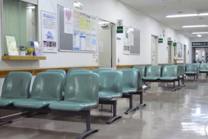 病院の待合椅子