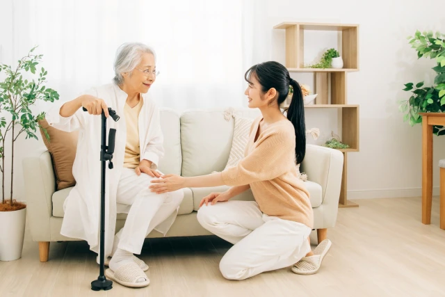 女性とスタッフ