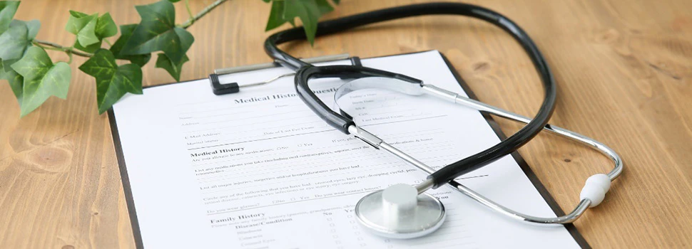 聴診器と問診票