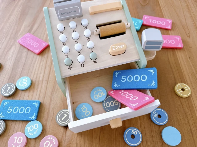 おもちゃのレジとお金