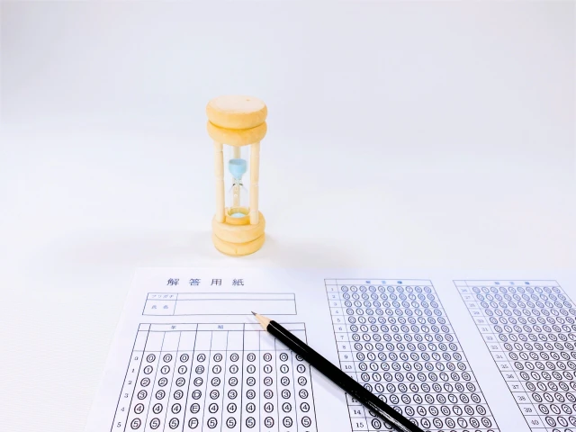マークシートと砂時計