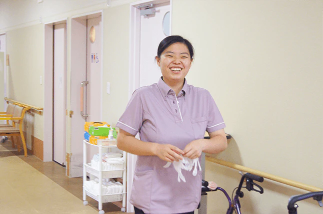 ウェルケア悠 介護職員 笑顔の吉川さん