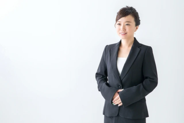 面接を受ける女性