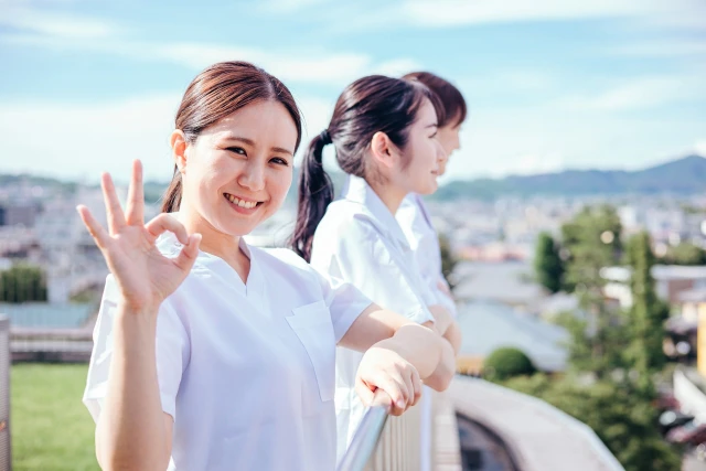 OKポーズの看護師さん