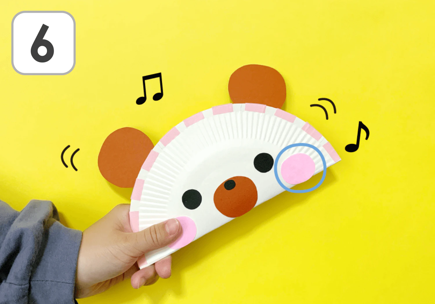 くまさんの紙皿タンバリンの製作手順6