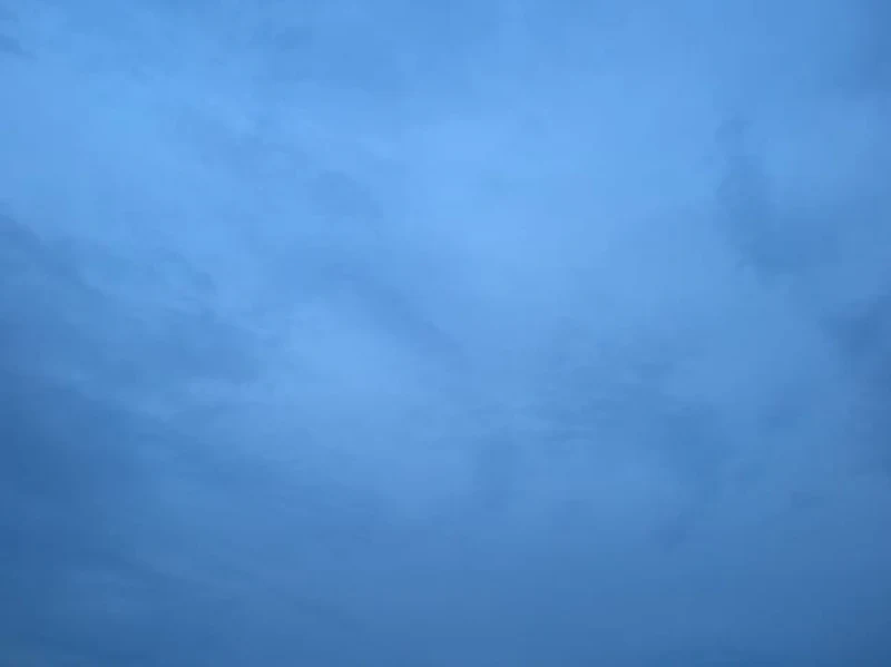 ７：００