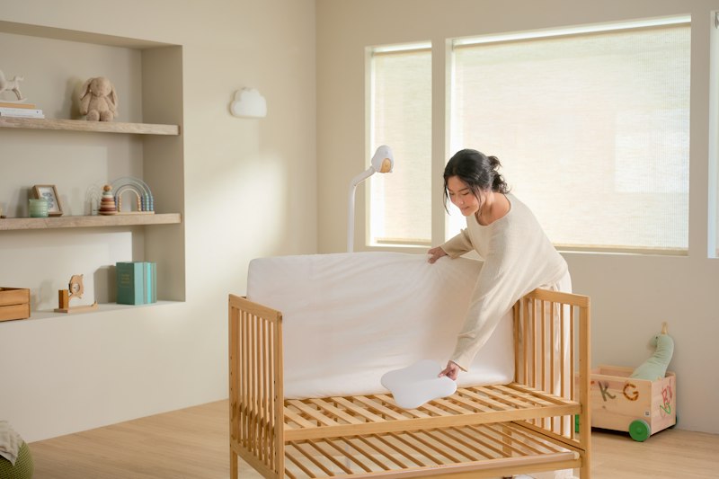 「寝ている間、赤ちゃんの様子が気になってしまう…」産後の夜に寄り添う。カメラとセンサーで見守りをサポートするCuboAiという選択肢