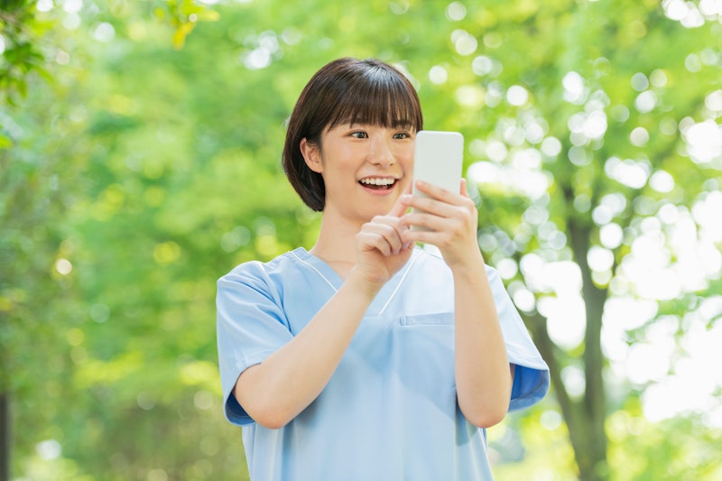 【2025年版】助産師の平均年収は?都道府県別でみる年収の格差