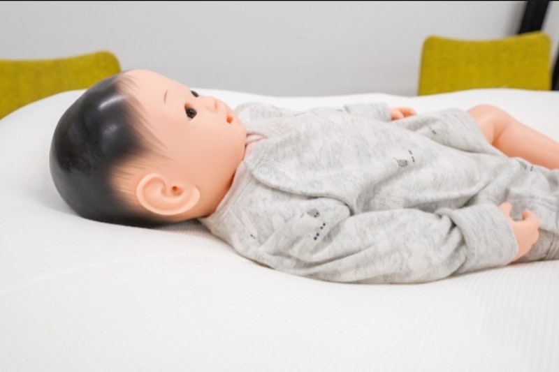 赤ちゃんに寄り添ってくれる形状：まくら会社だから睡眠にこだわる