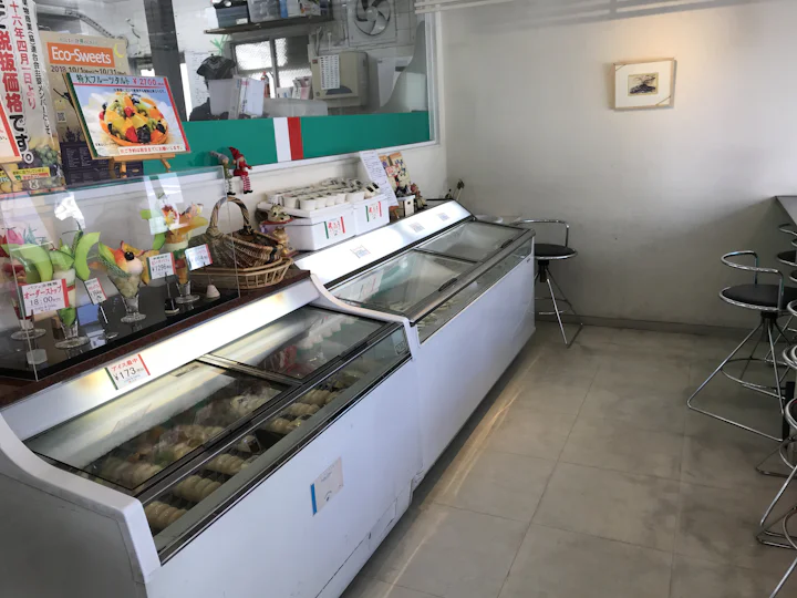 外の景色を見ながら、店内でゆっくりジェラートを味わうのもオススメ！