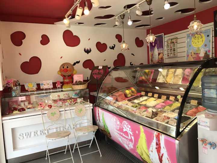 店内の壁や天井にも、たくさんハートマークがあってキュート♡