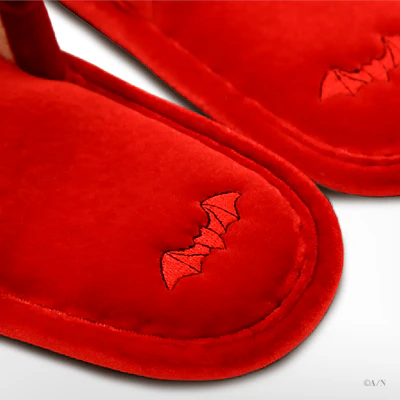 スリッパのかかと部分にはワンポイント刺繍付き