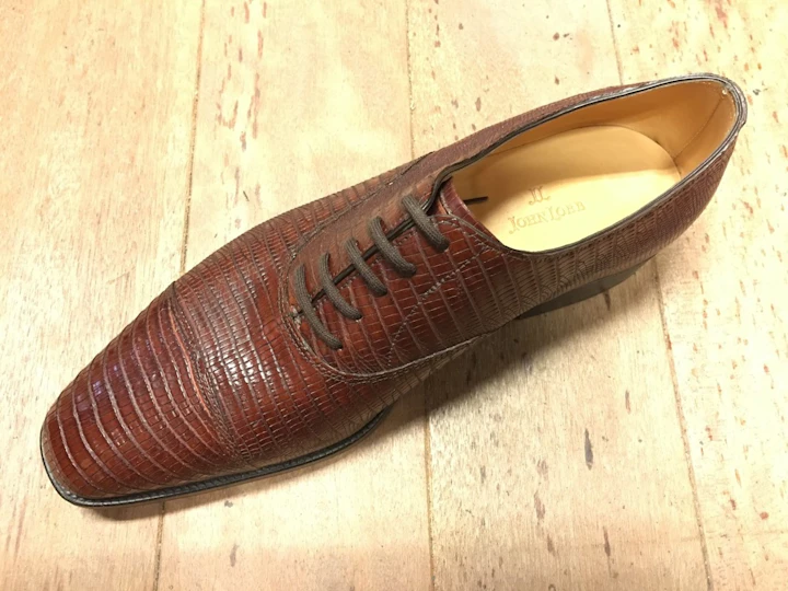 ジョンロブの色補修