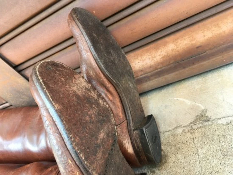 修理前の軍靴の靴底