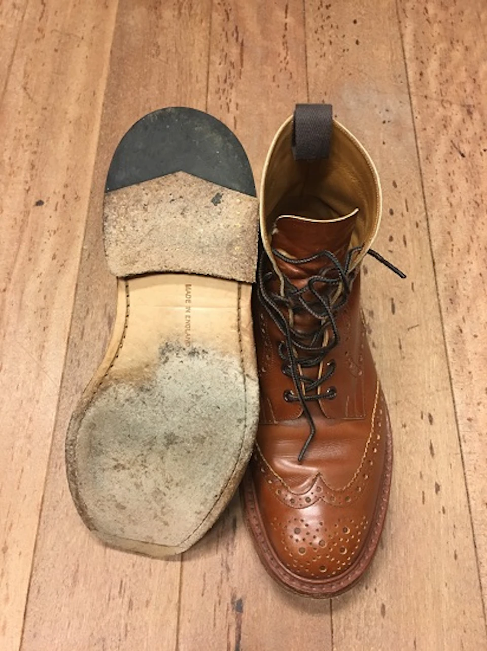 トリッカーズのカントリーブーツオールソール交換前｜革底