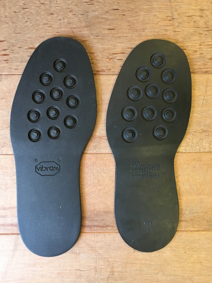 ダイナイトソールとビブラム#2055の厚みの違いを比較