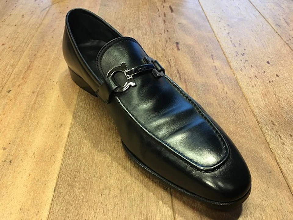 コバの張り出し小さいファラガモの靴