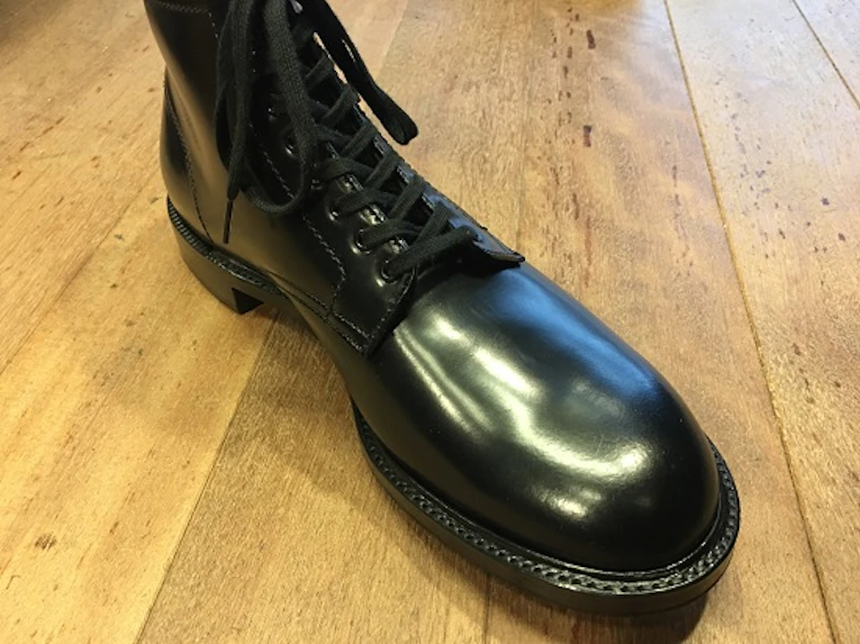 コバの張り出しが大きいオールデンの靴