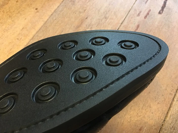 チャネル｜靴底のステッチの糸切れを防ぐチャネル仕上げ